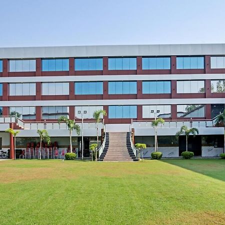 Отель Oyo 62241 Swastik Garden Dhampur Экстерьер фото